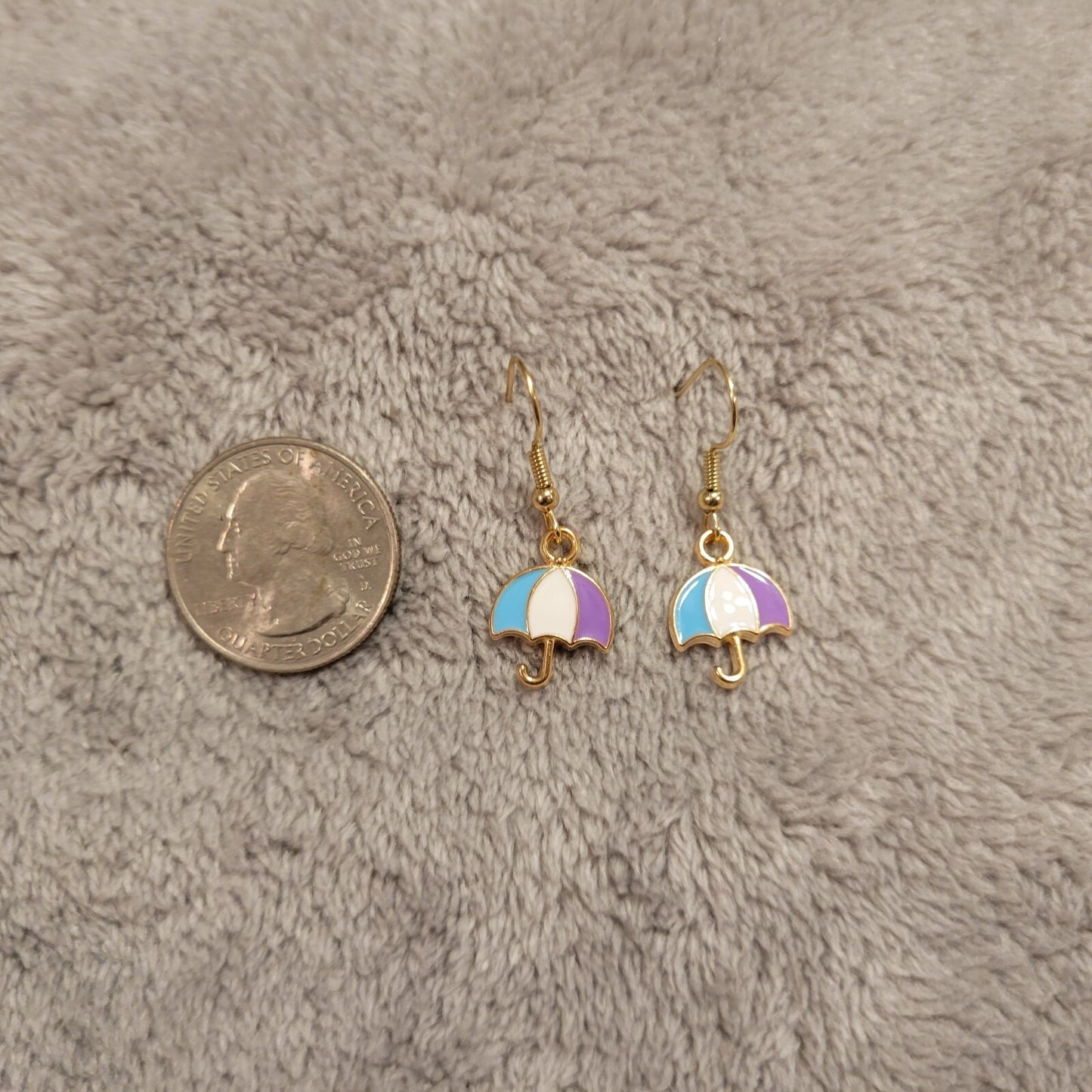 Umbrella #4 Womens Earrings One Pair Hanging Dangle Gold Tone Novelty Alloy