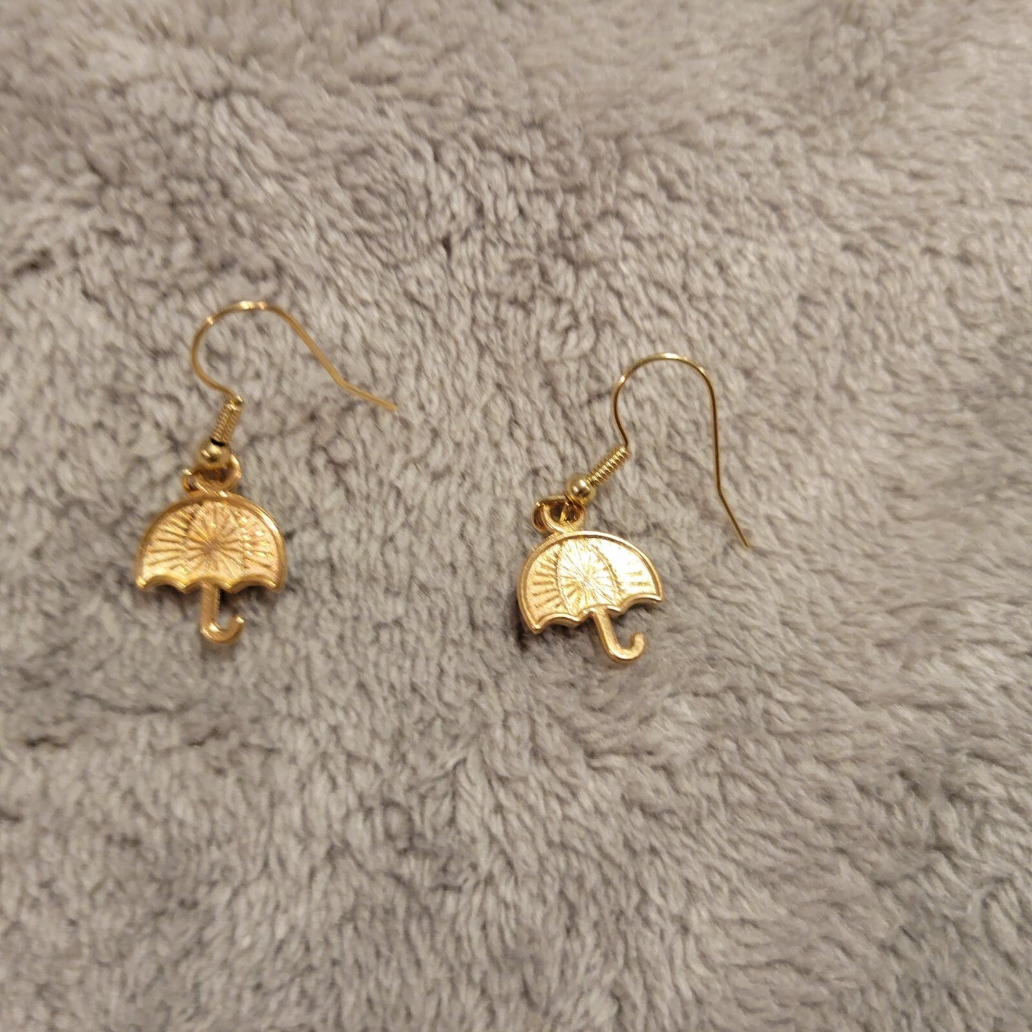 Umbrella #4 Womens Earrings One Pair Hanging Dangle Gold Tone Novelty Alloy
