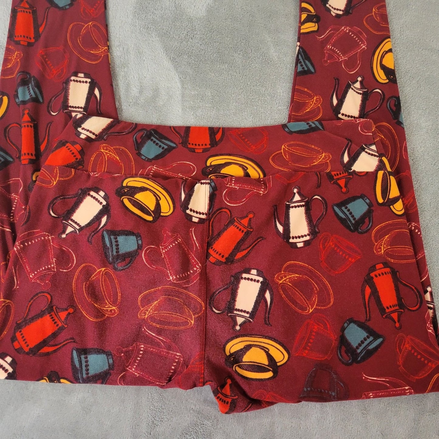LuLaRoe Womens Leggings Tall Curvy Burgundy Red Coffee Pots Print Workout Comfy