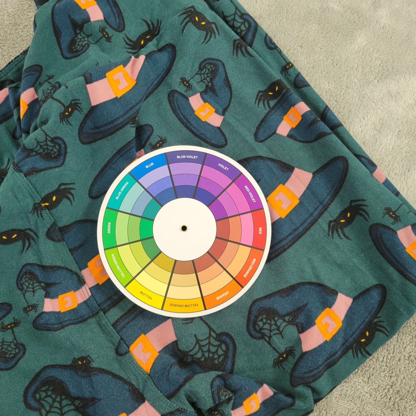 LuLaRoe TC Leggings Tall Curvy Halloween Green Witch Hats Spiders Pants GRE34E