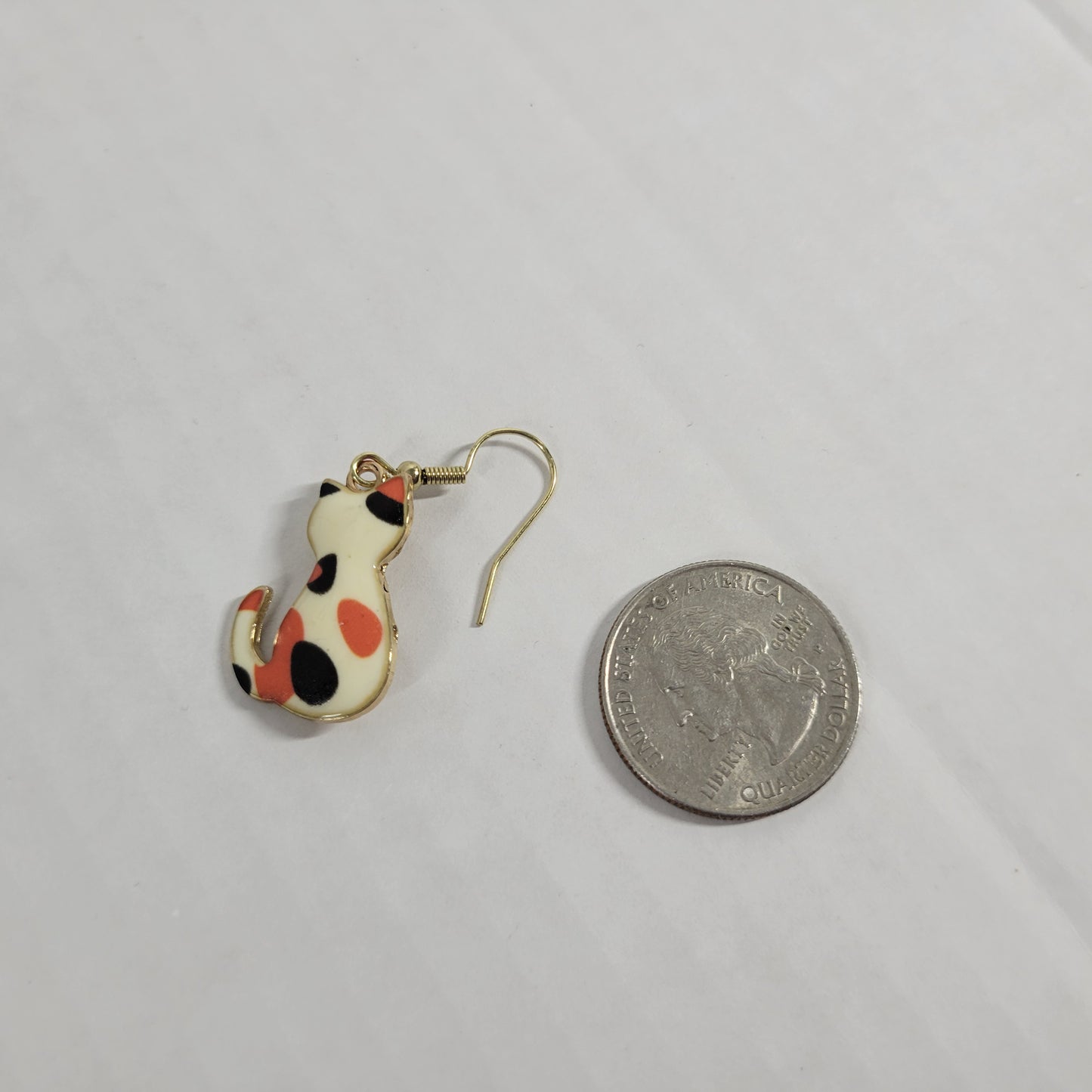 Gold Tone Calico Cat Dangle Earrings Fish Hook Novelty Kitten Jewelry Gift E16E