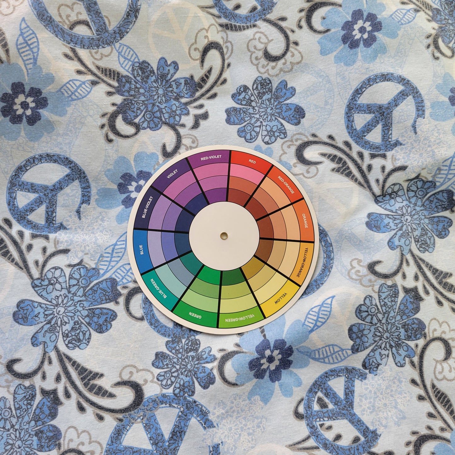 Unisex Scrub Top XL V-Neck Short Sleeve Blue Floral Peace Sign Print FLO46E