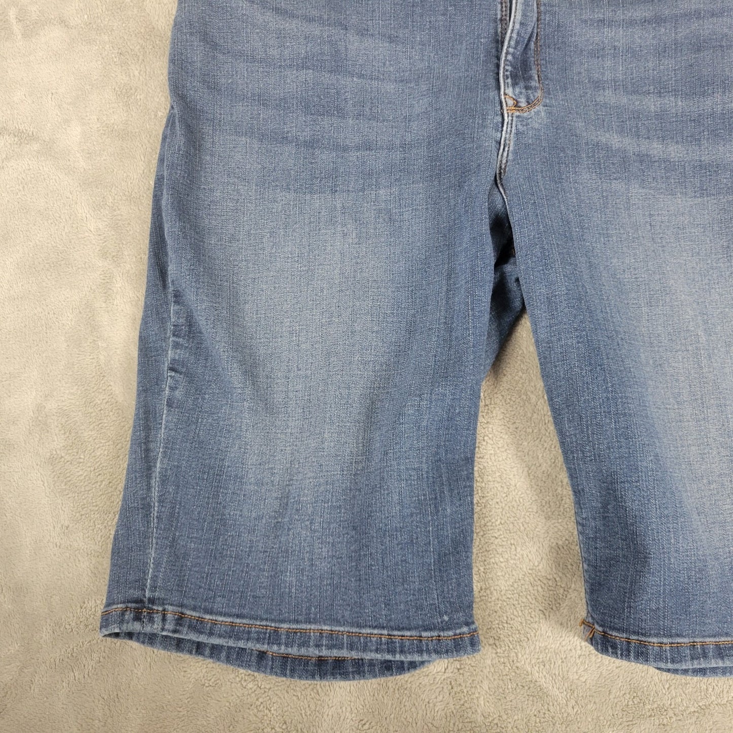 Lee Womens Shorts 20W Plus Medium Blue Denim Modern Series Mid Rise Fit Comfy