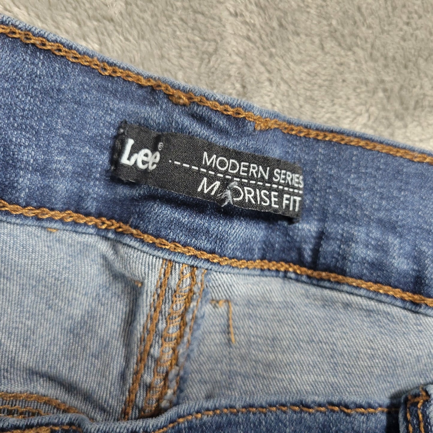 Lee Womens Shorts 20W Plus Medium Blue Denim Modern Series Mid Rise Fit Comfy