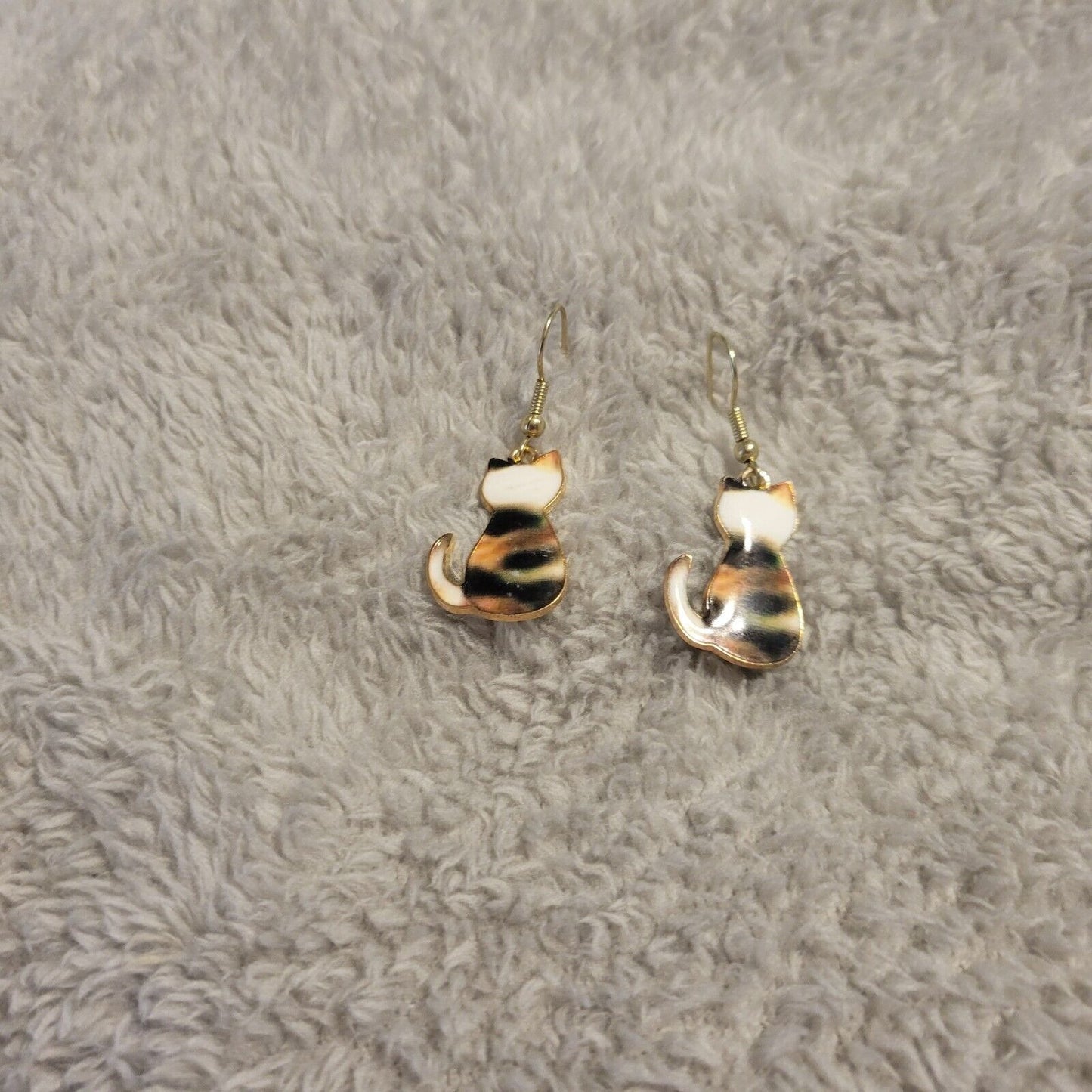 Cats Kitten Earrings One Pair Calico Gold Tone Hanging Dangle Fish Hook Novelty