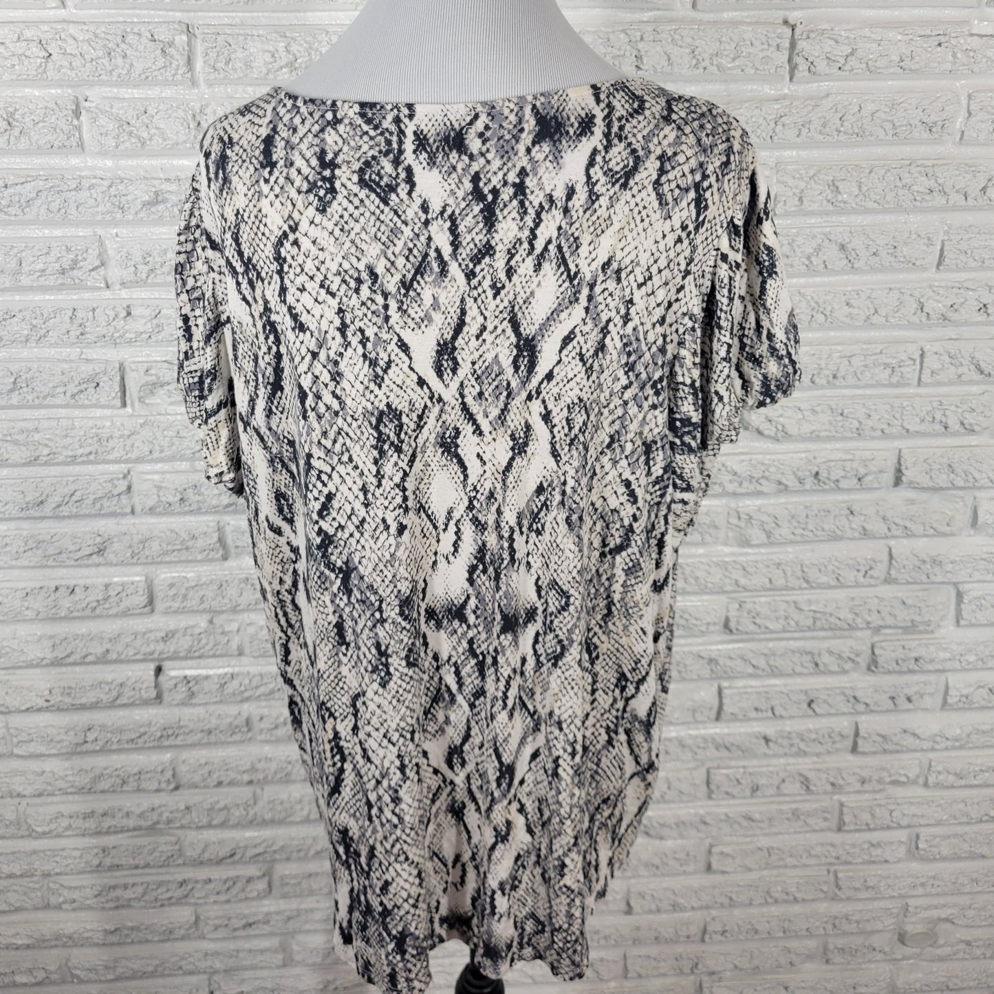 Maurices 24 7 Womens Top 2 2X Plus Cap Sleeve Comfy Black White Animal Print