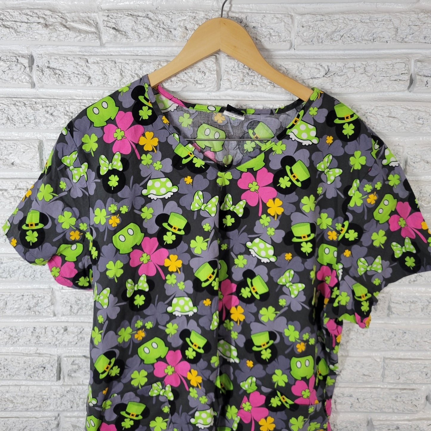 St Patricks Day Disney Unisex Scrub Top 3XL Plus Cotton Gray Minnie Mickey Mouse