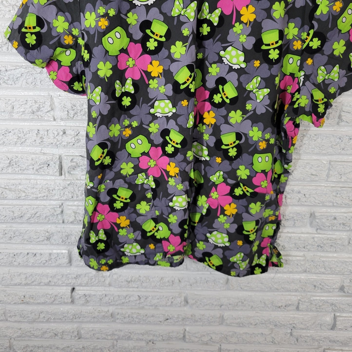 St Patricks Day Disney Unisex Scrub Top 3XL Plus Cotton Gray Minnie Mickey Mouse