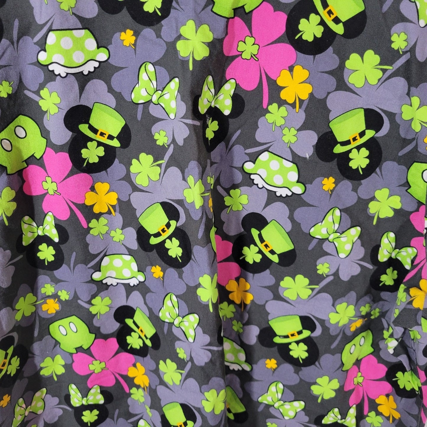 St Patricks Day Disney Unisex Scrub Top 3XL Plus Cotton Gray Minnie Mickey Mouse