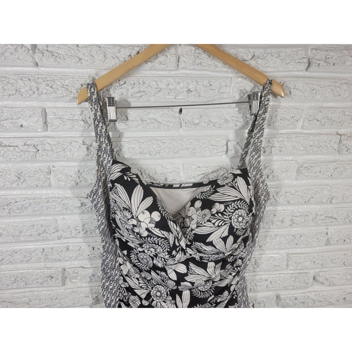 Coldwater Creek Womens Swim Top 20W Plus Black Floral Adjustable Spaghetti Bra