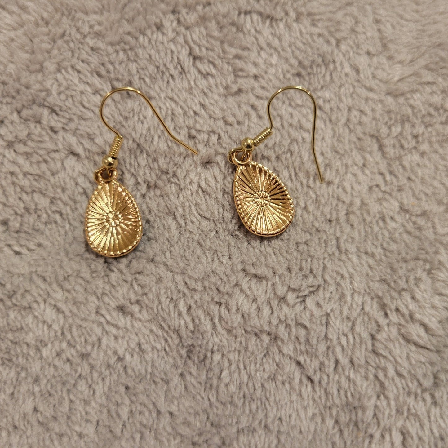 Fourth of July Patriotic Womens Earrings One Pair Easter Egg USA Hanging Dangle