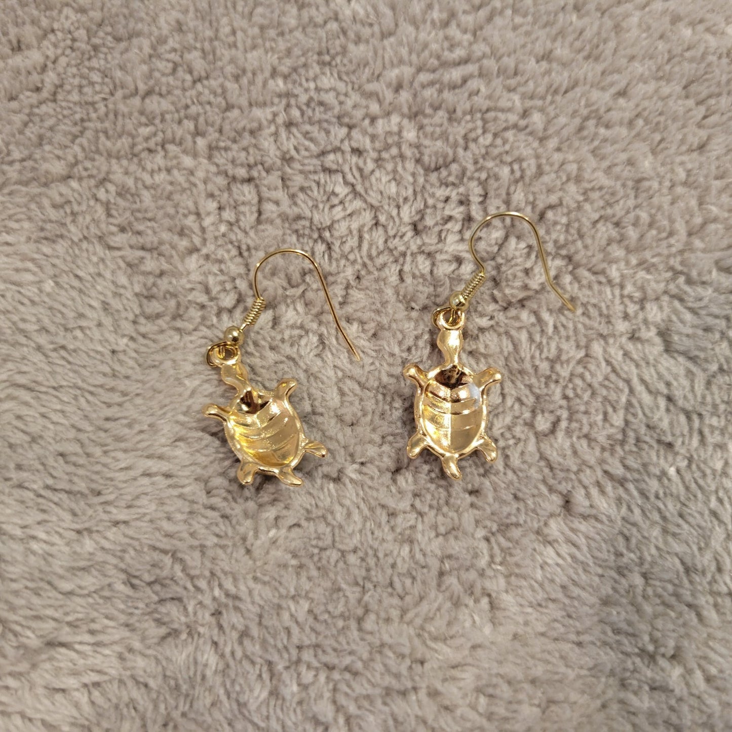 Turtles #7 Womens Earrings One Pair Blue White Zinc Alloy Hanging Gold Tone