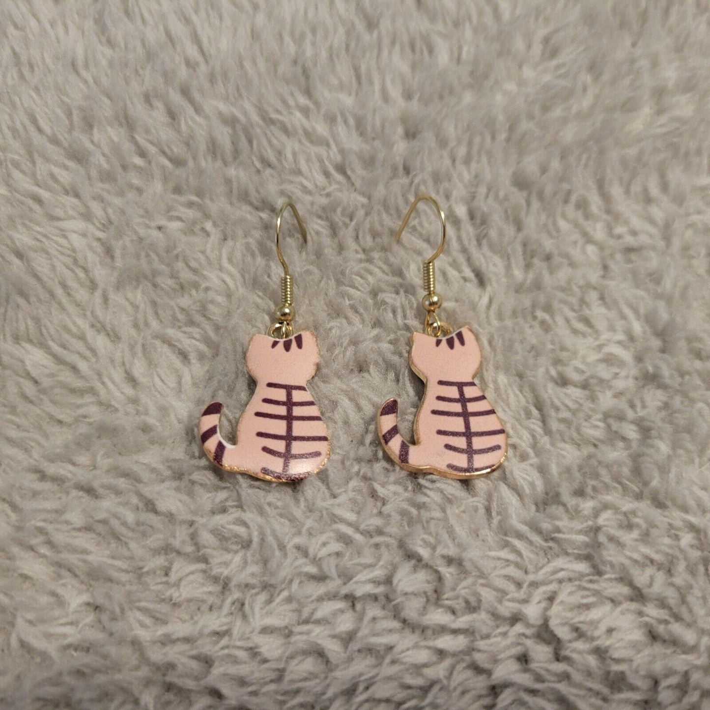 Cats Kittens Tabby Earrings Beige One Pair Gold Tone Fish Hook Dangle Hanging