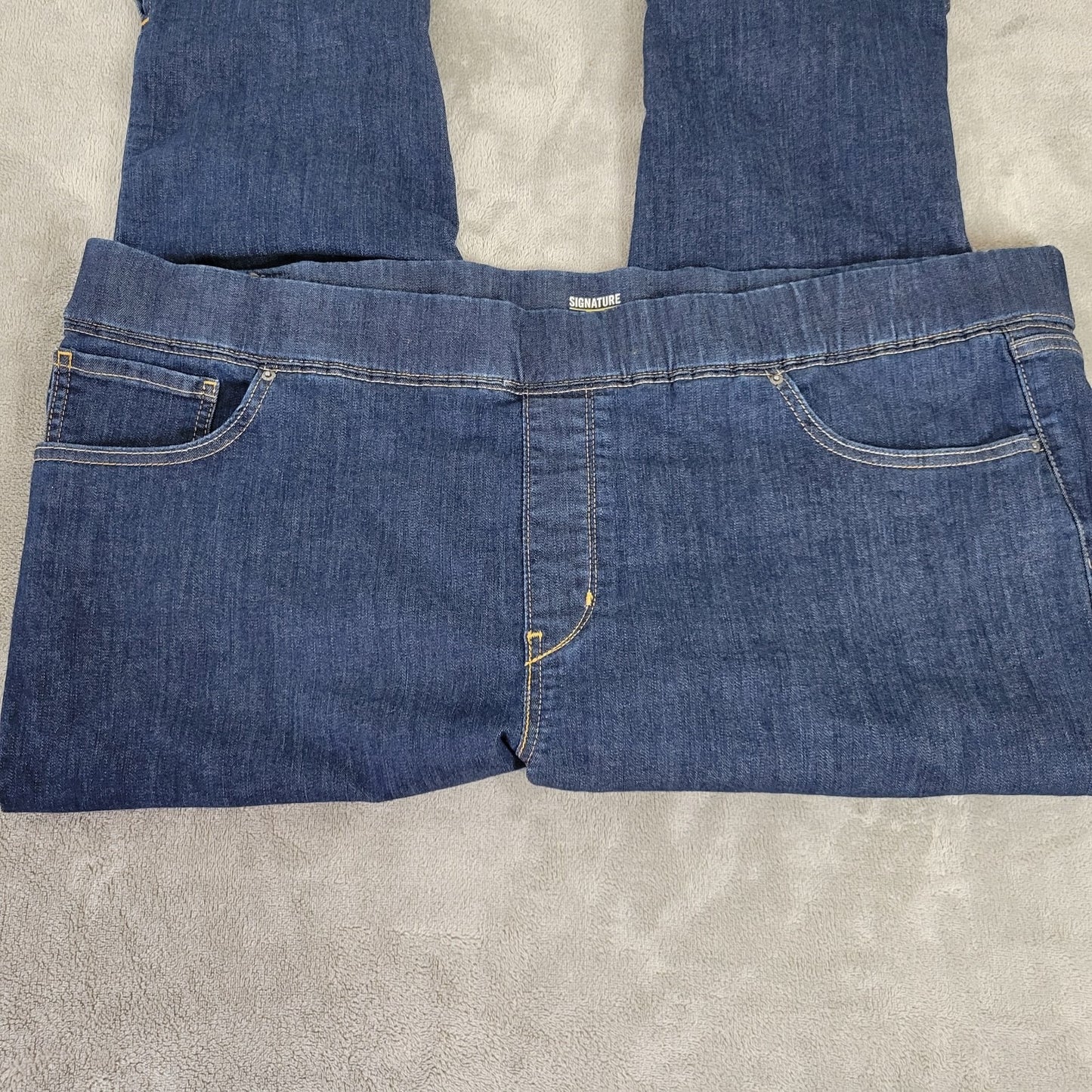 Levis Signature Womens Jeans 24 Plus Capri Dark Blue Denim Total Shaping Zip Fly