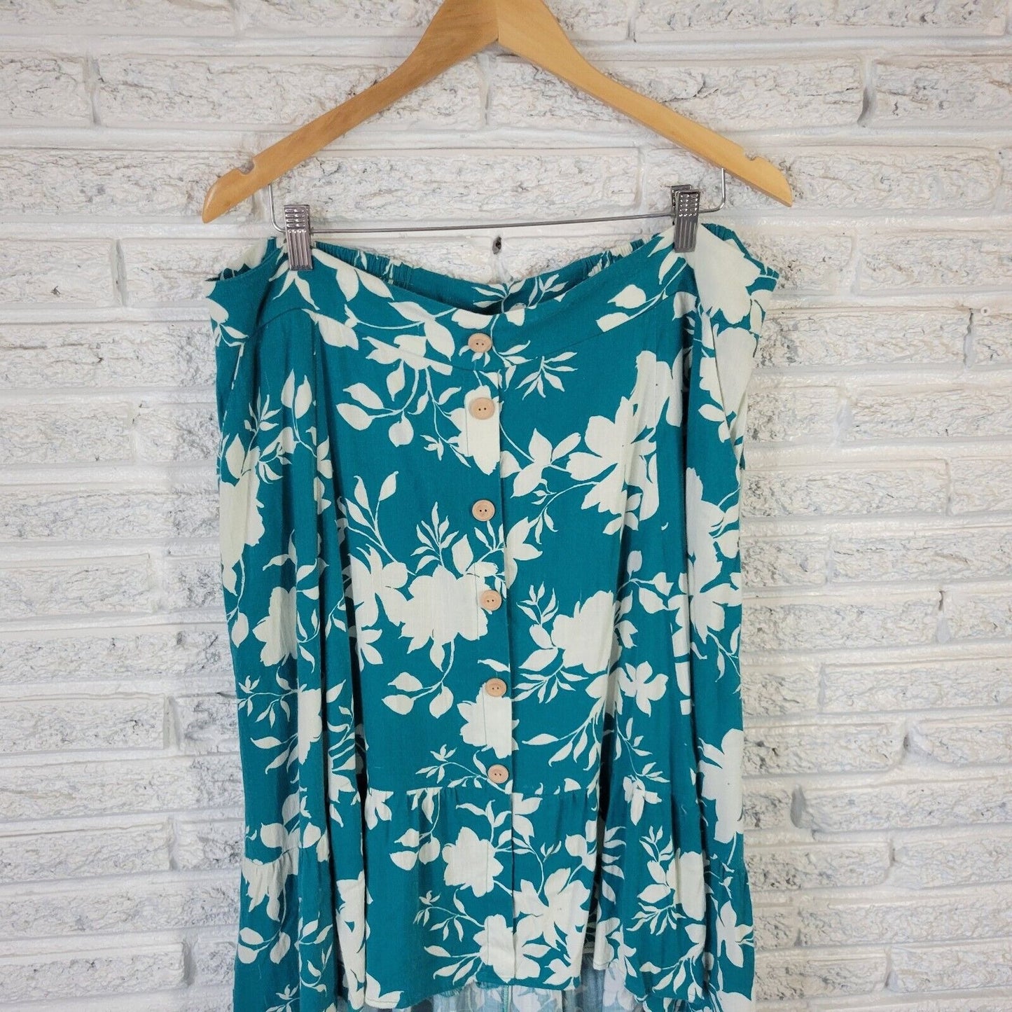 Torrid Women Skirt 2 2X Plus Asymmetric Green Floral Deco Buttons Ruffle Pockets