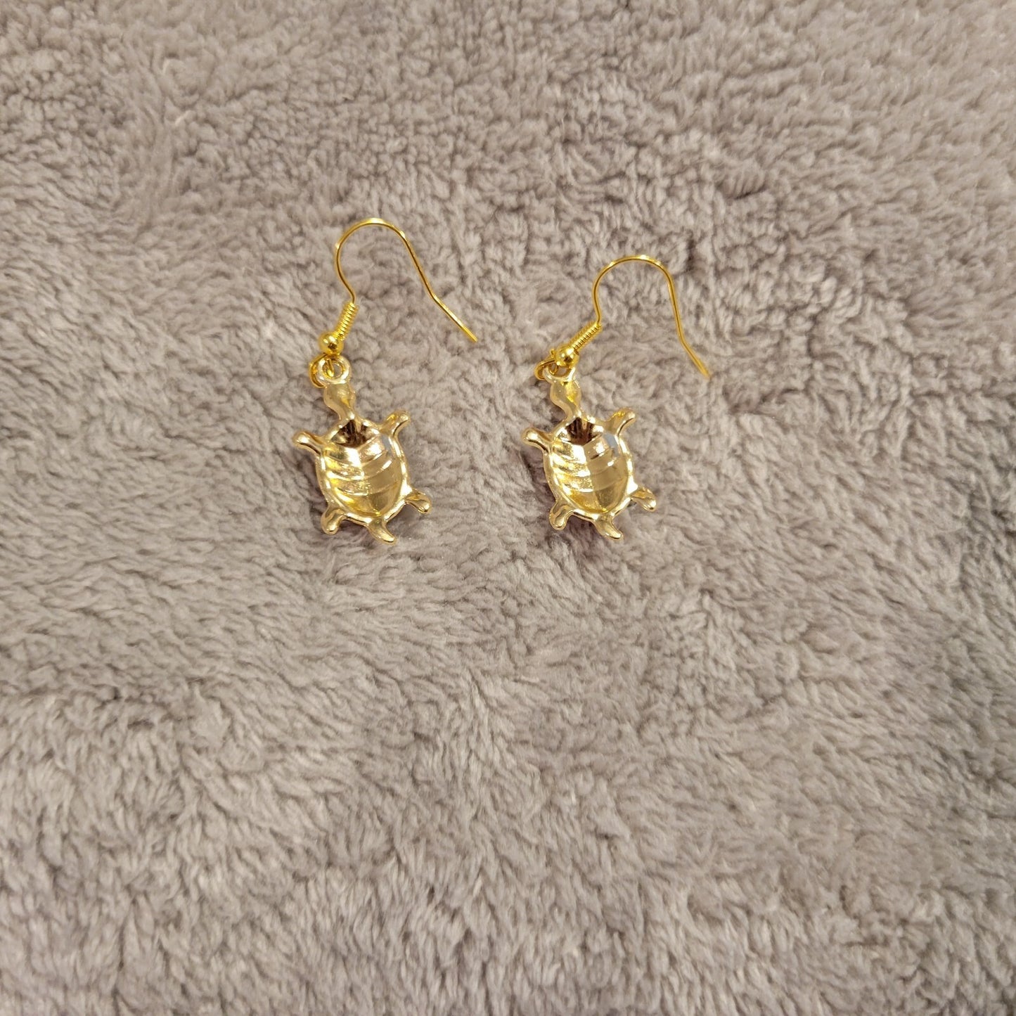 Turtles #5 Womens Earrings One Pair Pink Red White Zinc Alloy Hanging Gold Tone