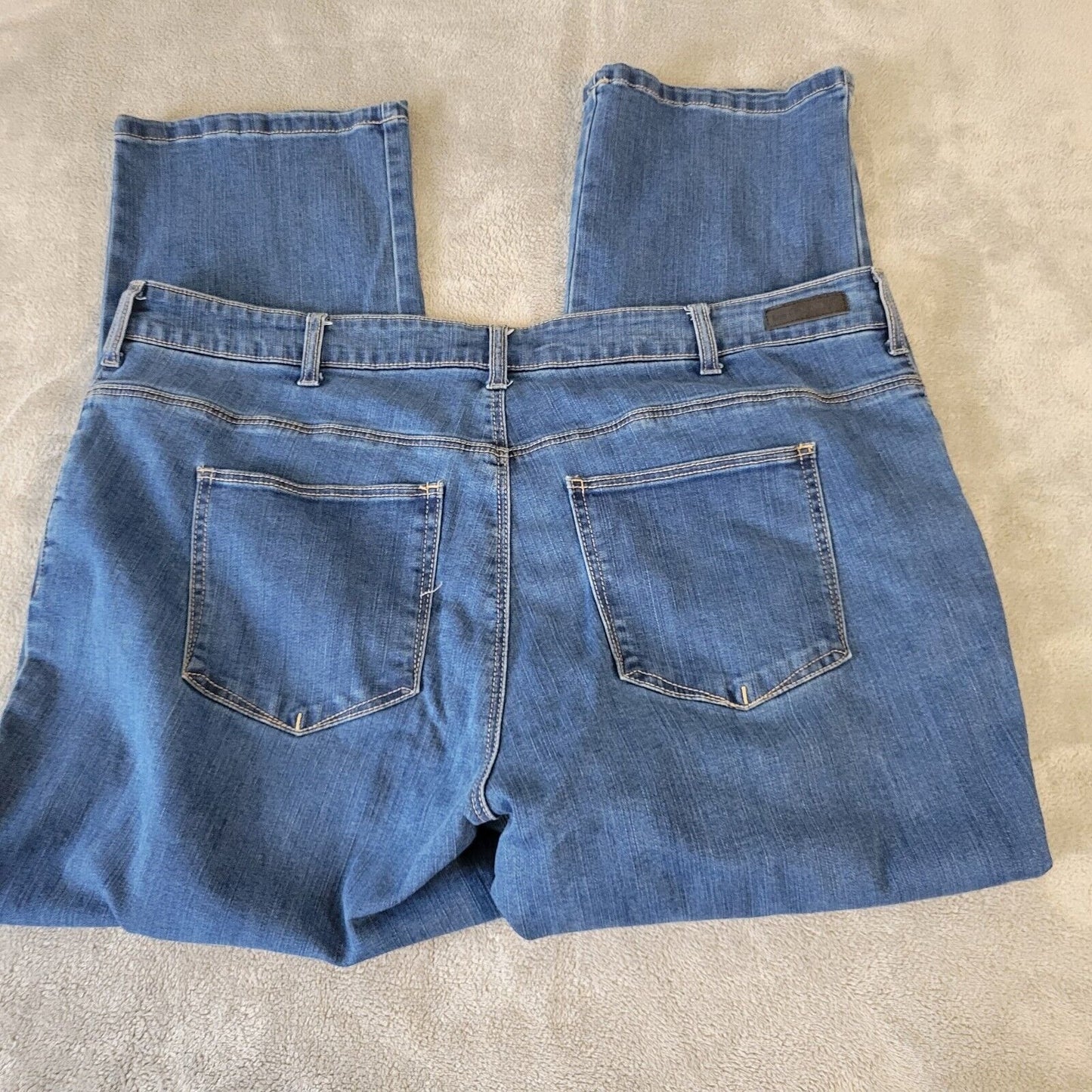 Lee Womes Jeans 24WP Plus Petite Classic Fit Cropped Medium Blue Denim Zip Fly