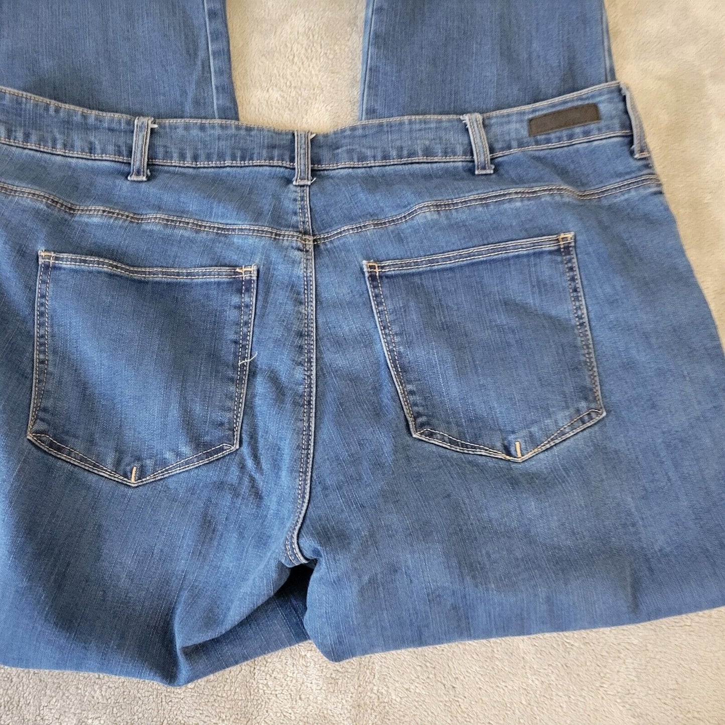 Lee Womes Jeans 24WP Plus Petite Classic Fit Cropped Medium Blue Denim Zip Fly