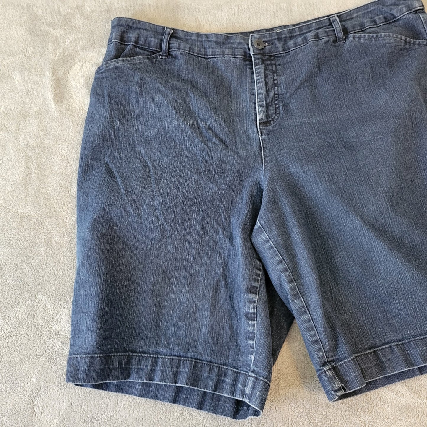 St Johns Bay Womens Shorts 20W Bermuda Dark Blue Denim Wash Zip Fly Cotton Blend