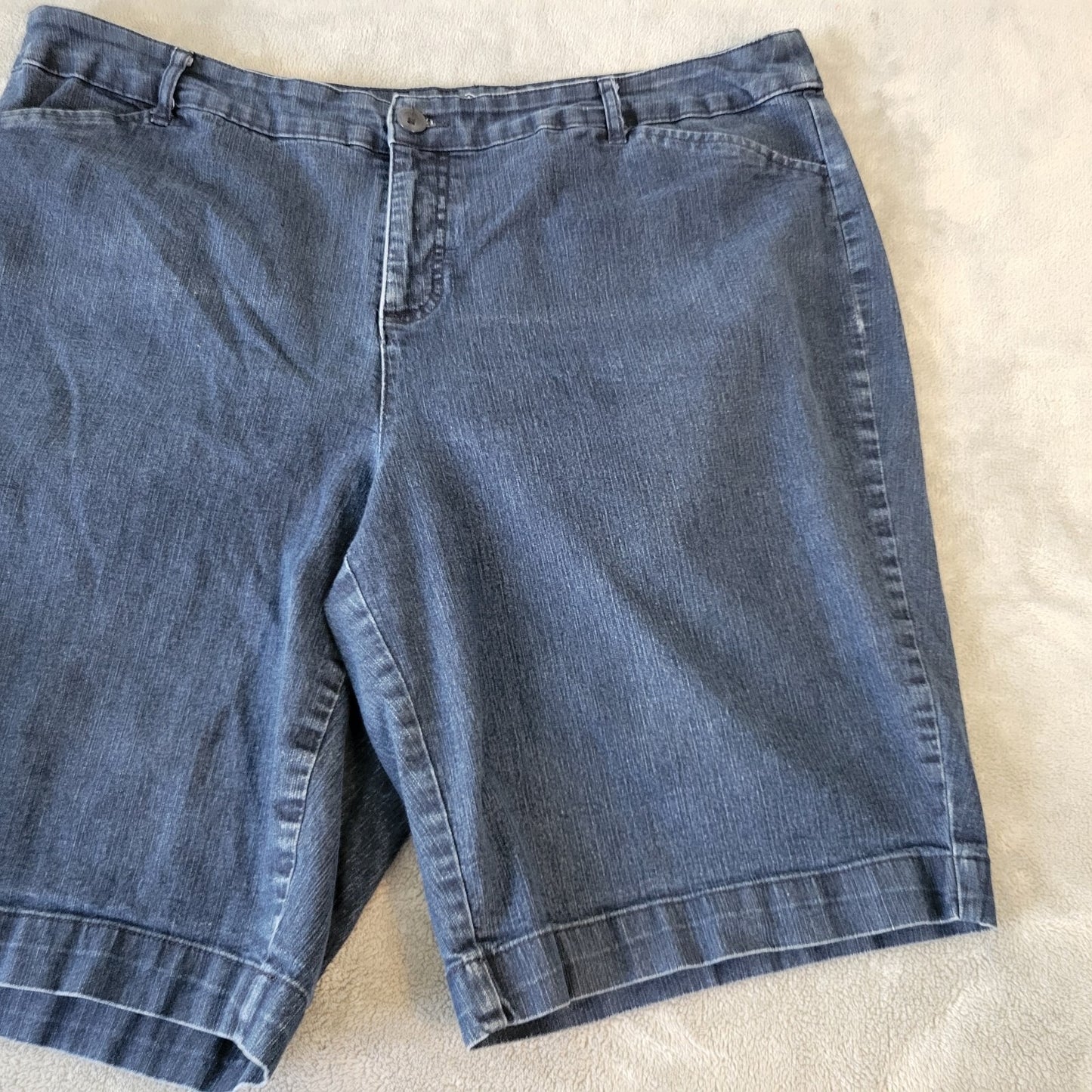 St Johns Bay Womens Shorts 20W Bermuda Dark Blue Denim Wash Zip Fly Cotton Blend