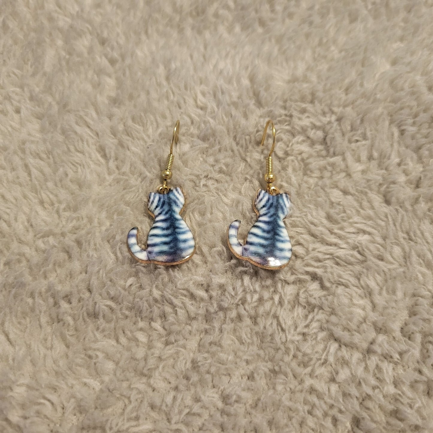 Cat Kitten Earrings Blue Tabby Gold Tone Fish Hook Dangle Hanging Novelty