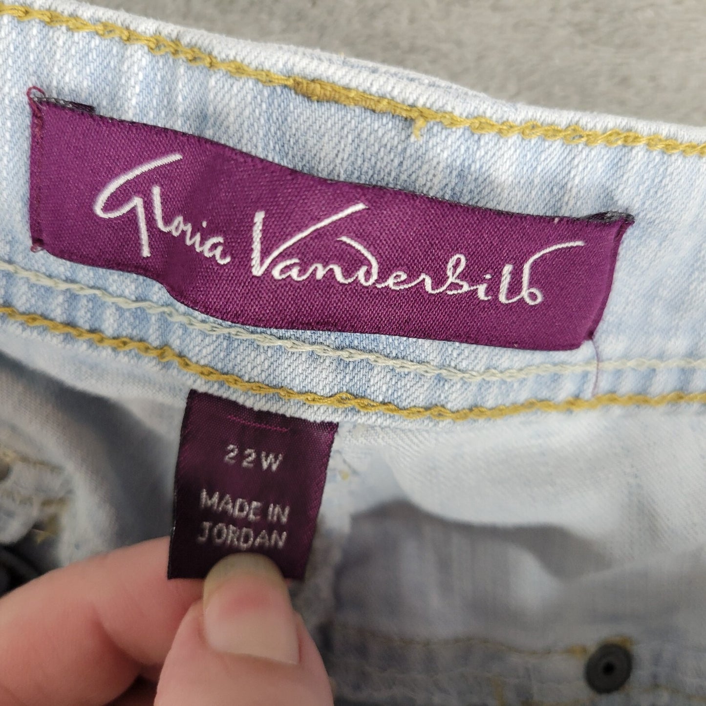 Gloria Vanderbilt Womens Shorts 22W Plus Light Blue Denim Stretchy Cuffs Comfy