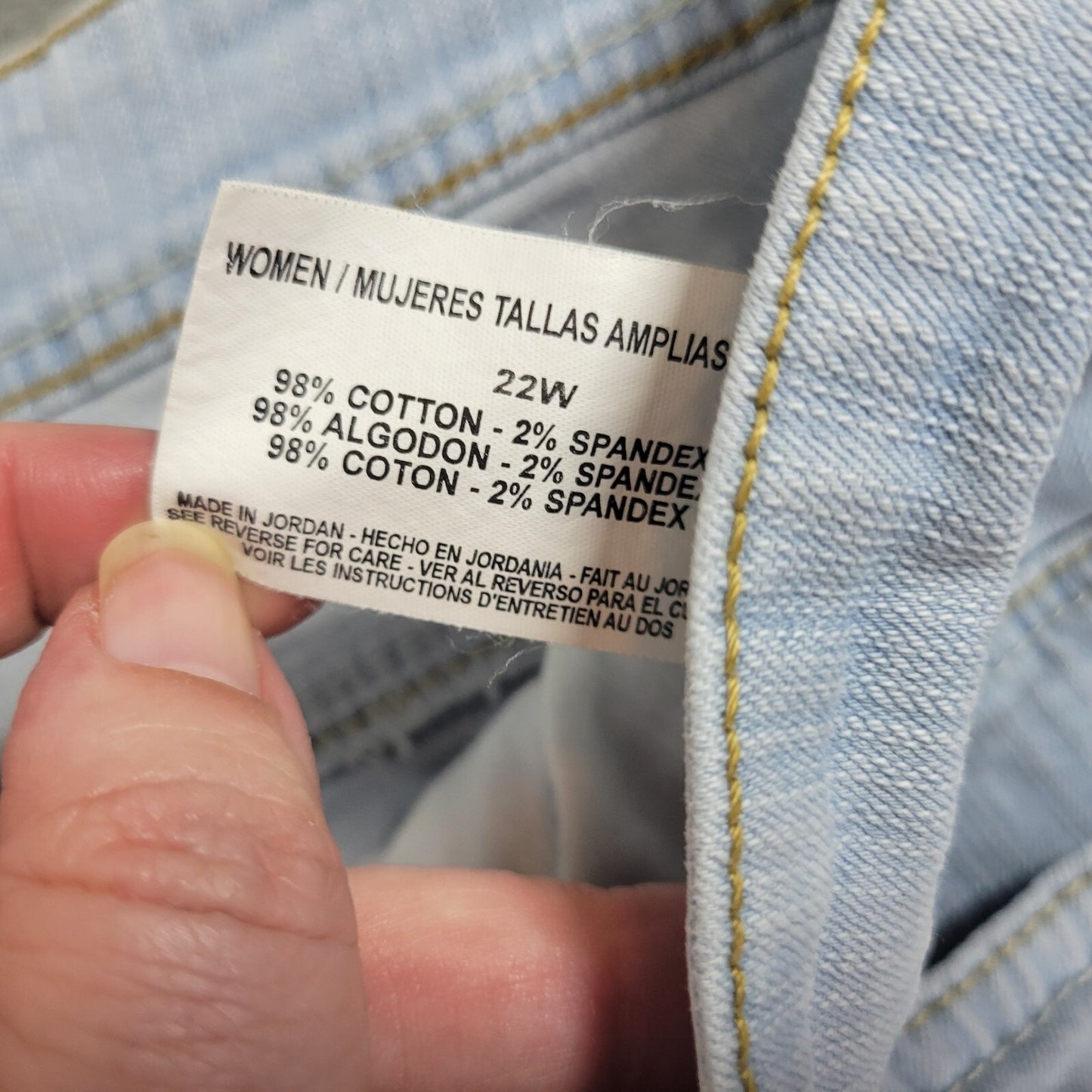 Gloria Vanderbilt Womens Shorts 22W Plus Light Blue Denim Stretchy Cuffs Comfy