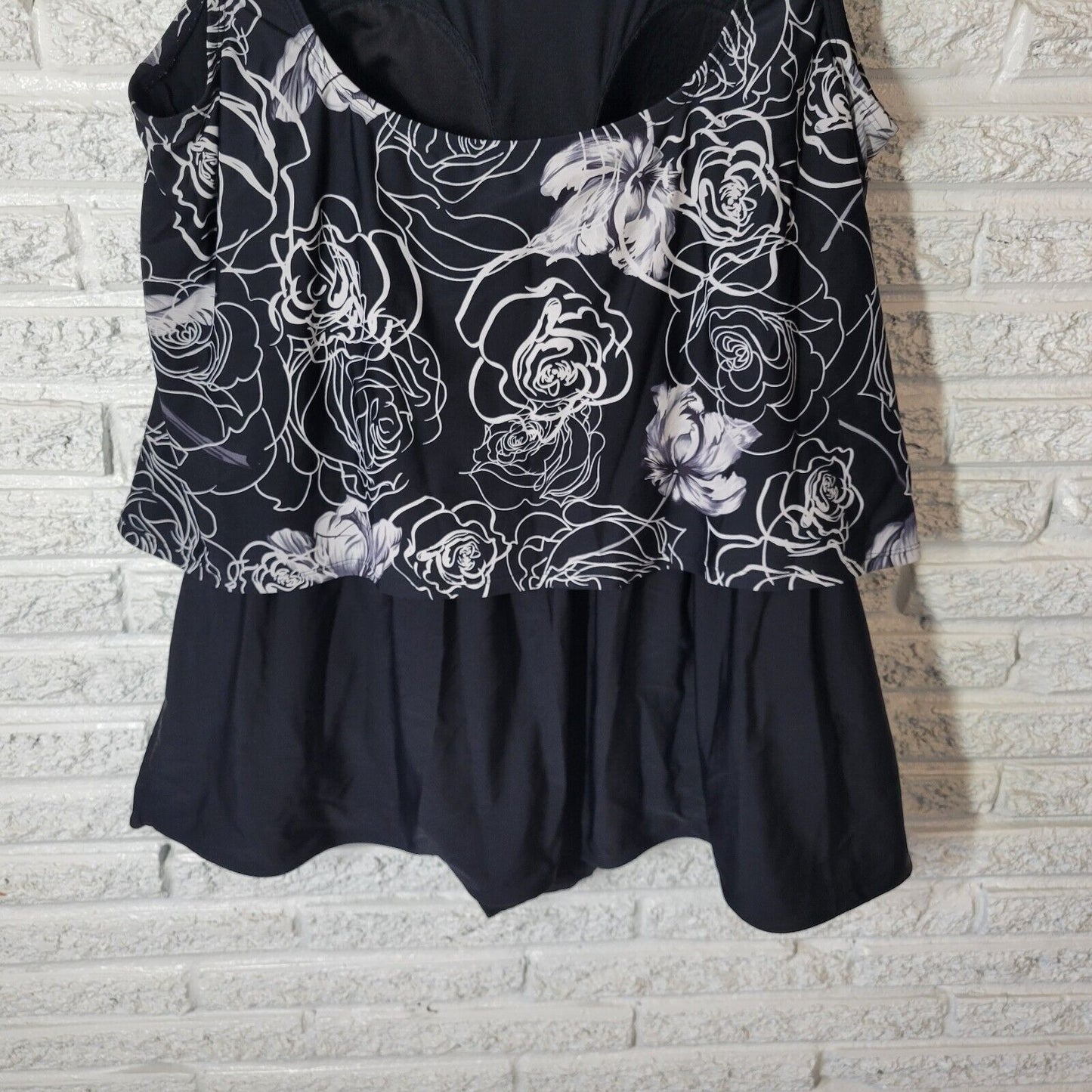 Indigo Bay Womens Swimsuit 24W One Piece Skirted Wide Strap Black Floral Lined