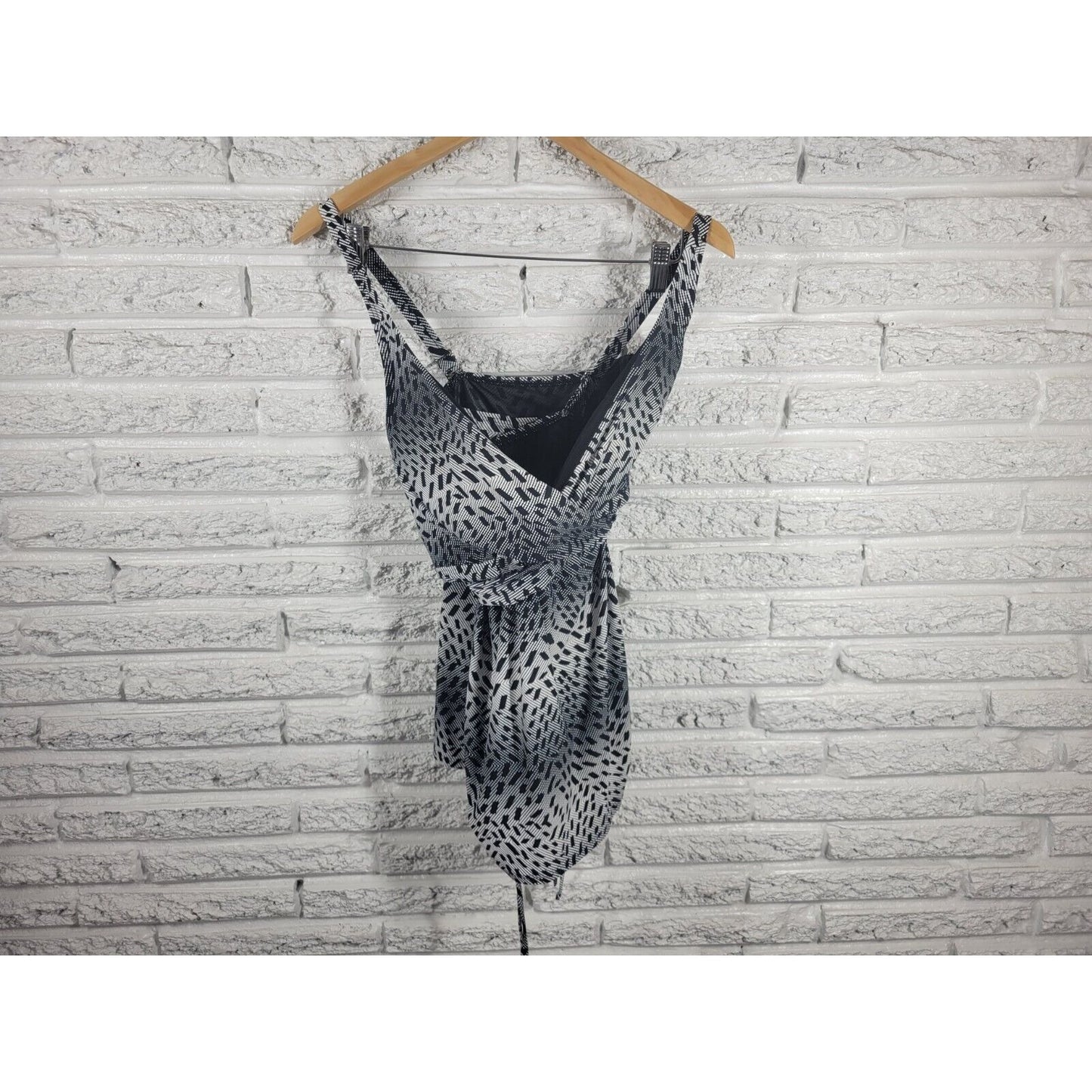 Captiva Christina Womens Swimsuit 2X One Piece Wide Strap Criss Cross Back Gray