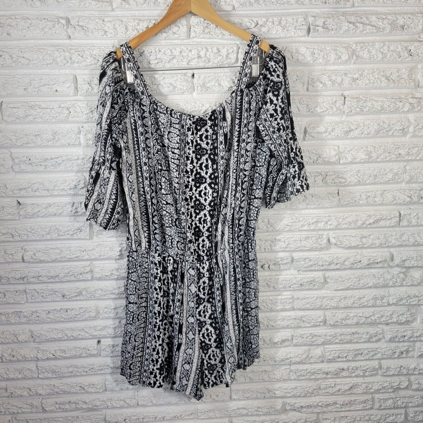 Apt 9 Womens Romper Extra Large Cold Shoulder Black Lightweight Casual Travel