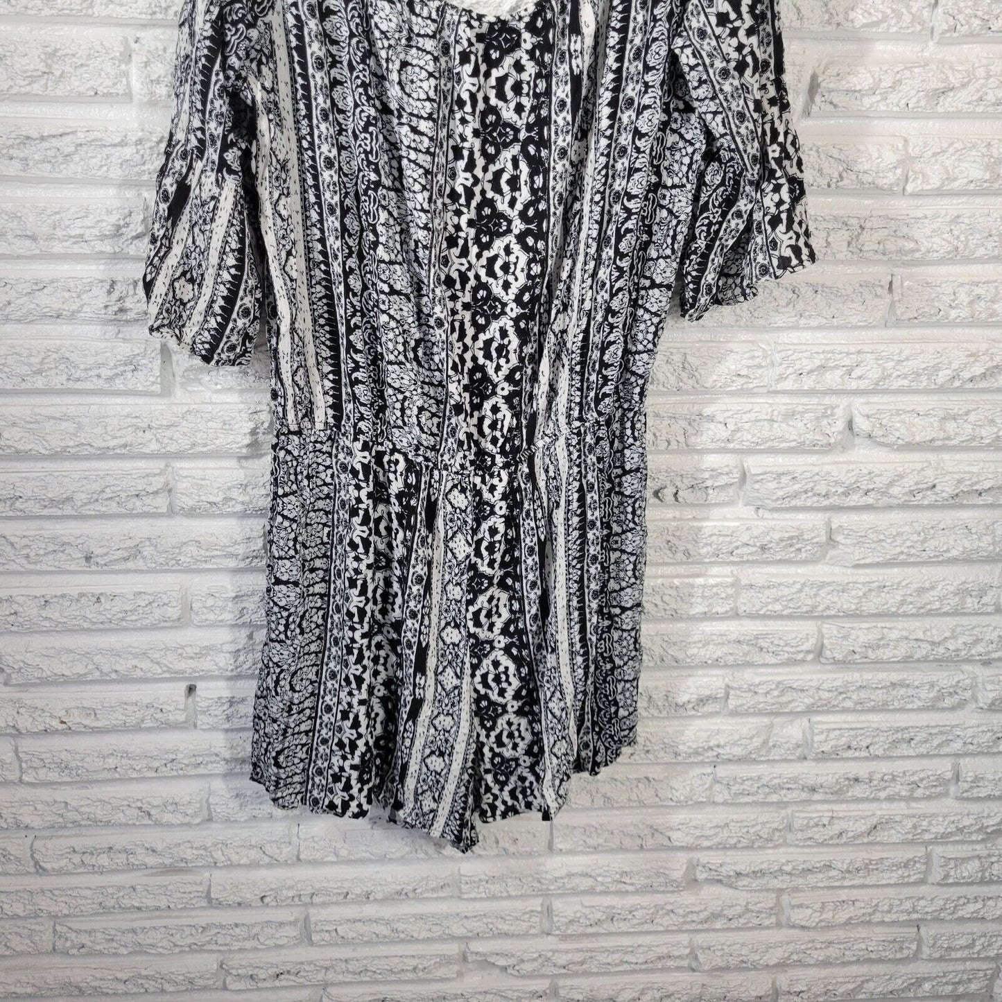 Apt 9 Womens Romper Extra Large Cold Shoulder Black Lightweight Casual Travel