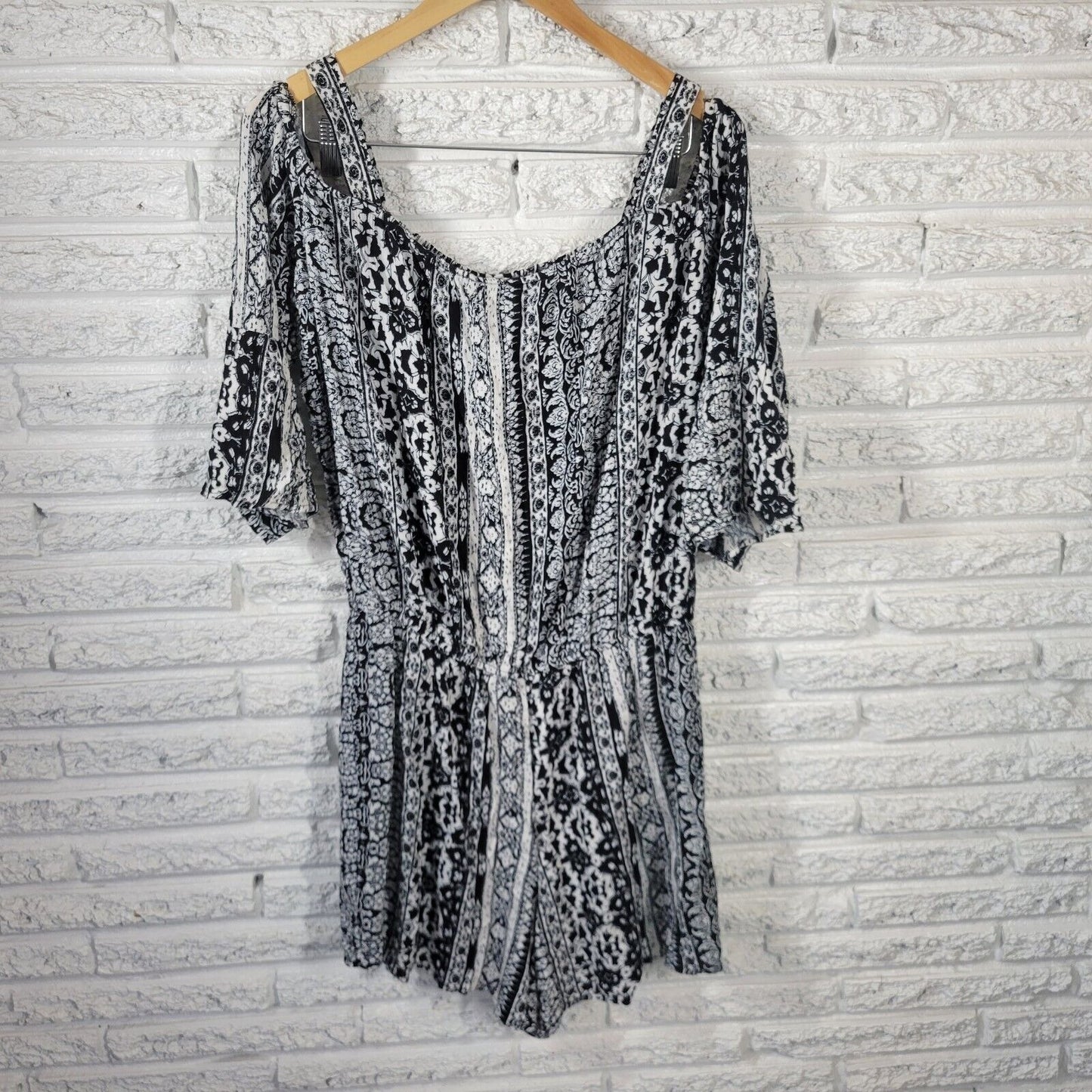 Apt 9 Womens Romper Extra Large Cold Shoulder Black Lightweight Casual Travel