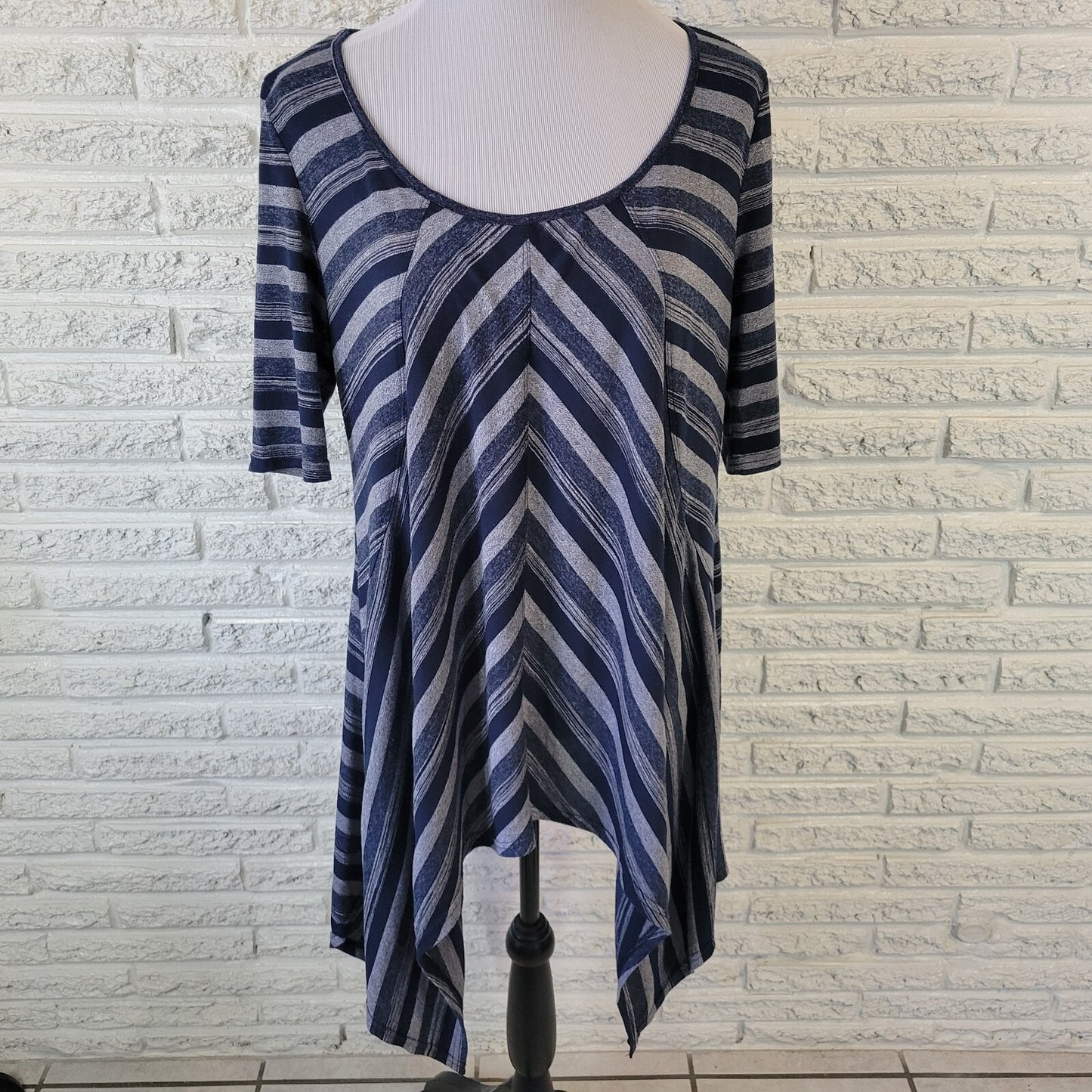 Hazel Haze Women Top XL Tee Blue Gray Stripe Asymmetric Lightweight Casual Comfy