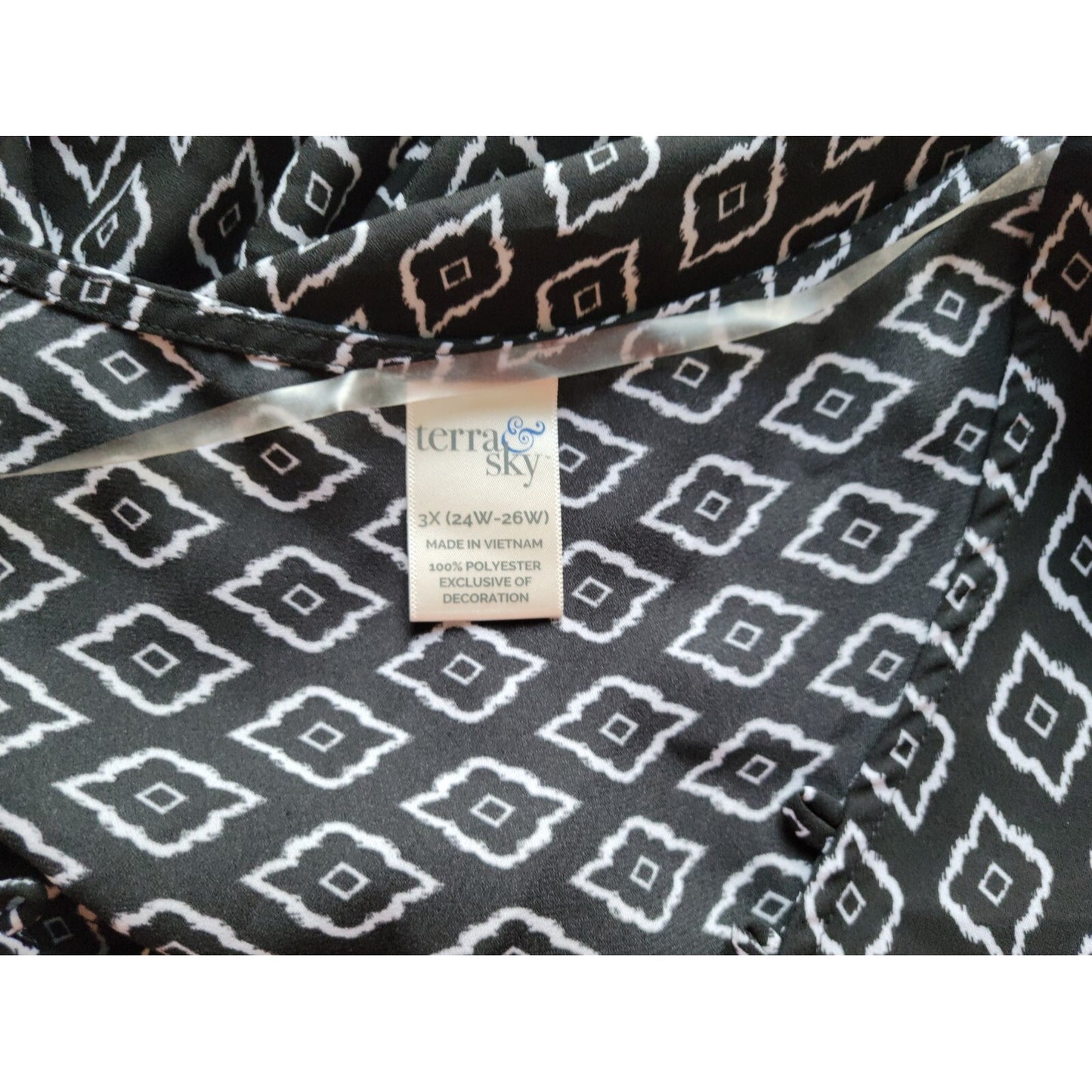 Terra & Sky Women's 3X Plus Size Black Geometric V-Neck Asymmetric Sheer Tank