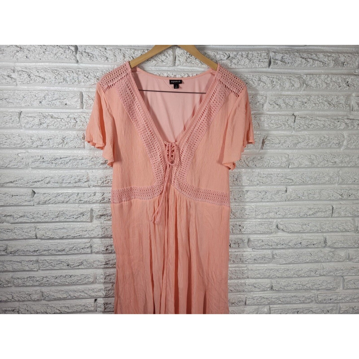 Torrid Womens Dress 1 1X Flutter Sleeve Pink Crochet Lined Crinkle Rayon Lace