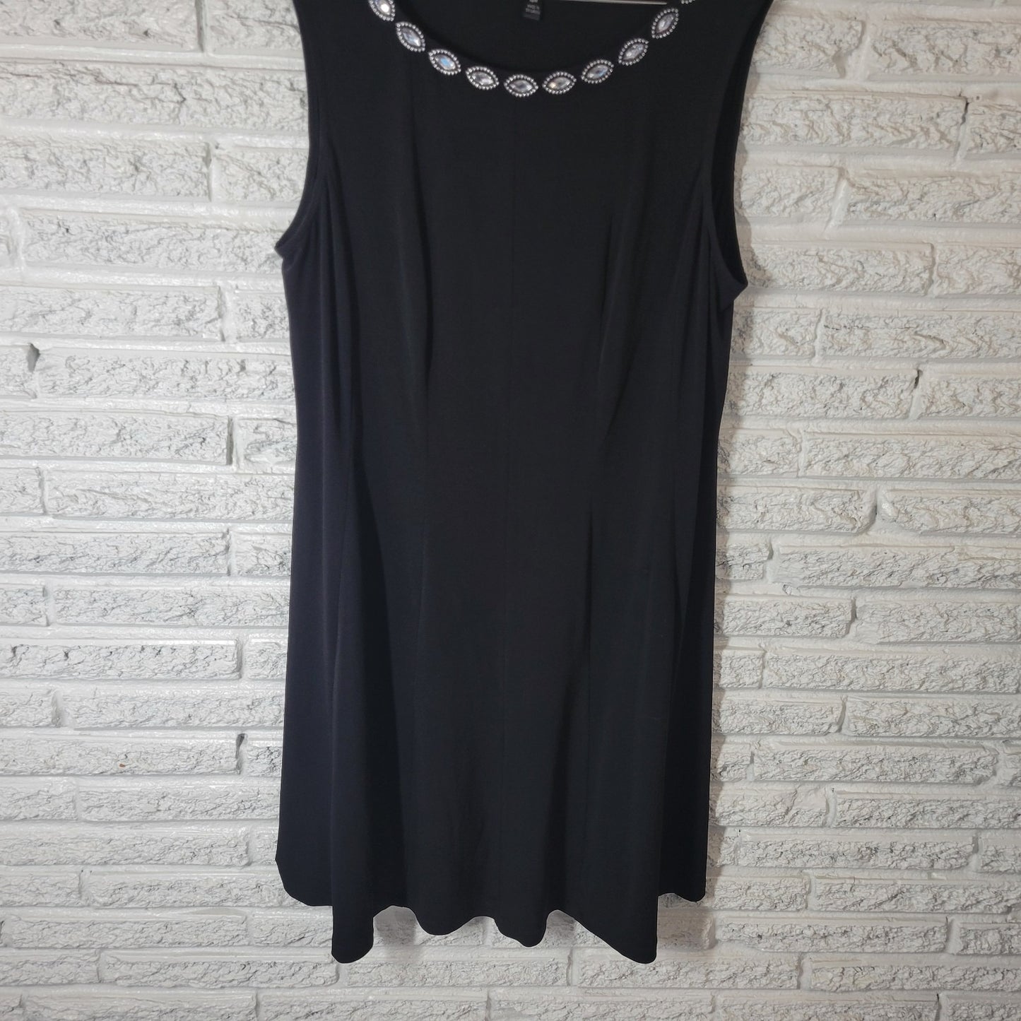 Connected Womens Dress 18W Plus Shift Sleeveless Black Poly Blend Beaded Office