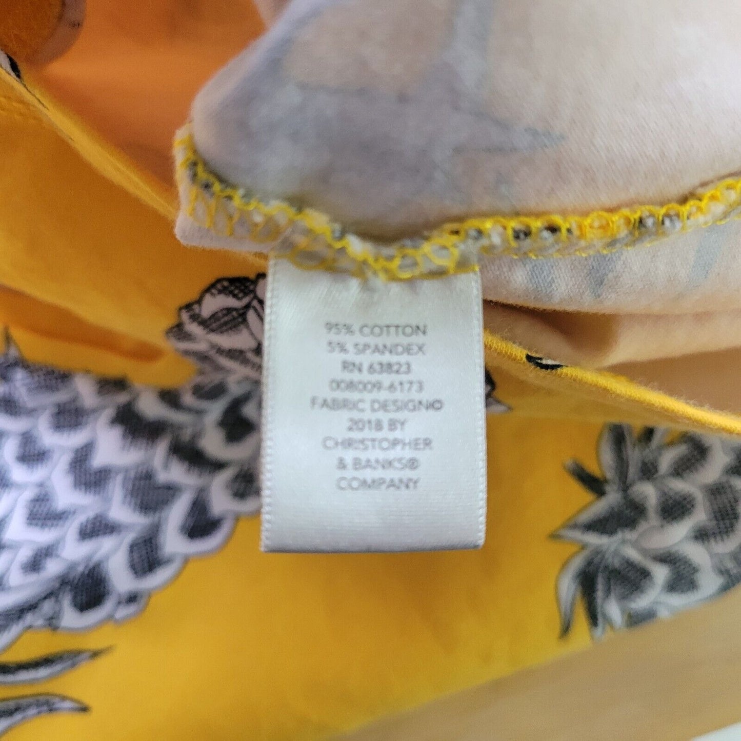 CJ Banks Womens Top 1X Plus Tee Short Sleeve Comfy Yellow Pineapples All Over