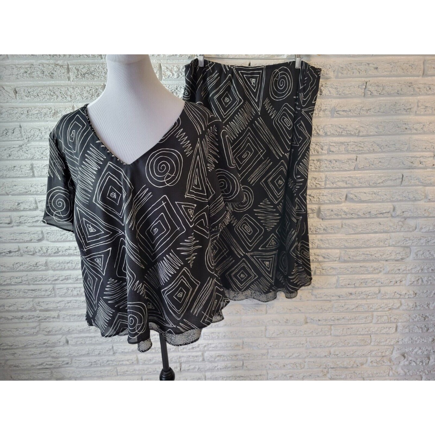 Karis Korner Women Skirt 22 Plus with Top Black Geometric Office Sheer Polyester