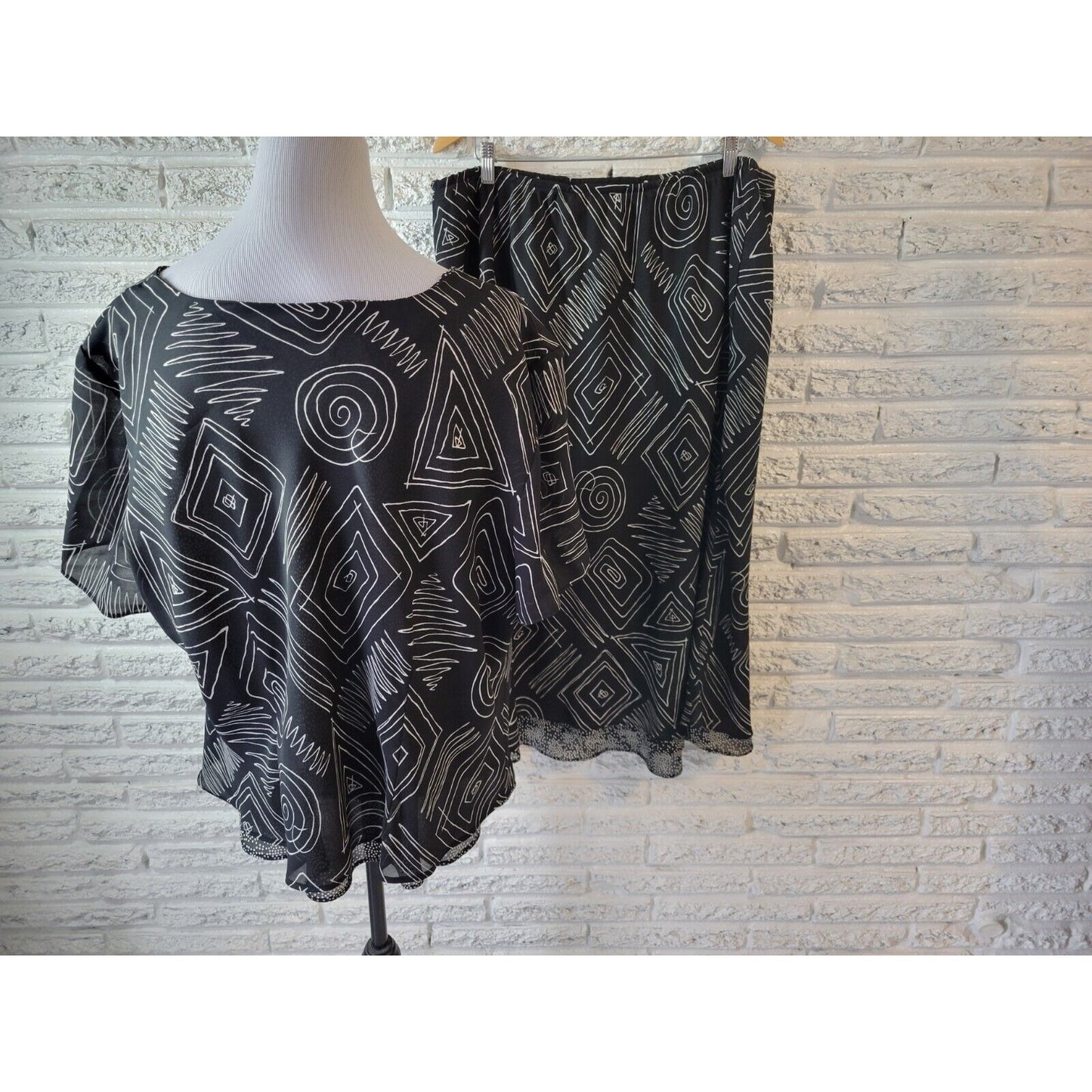 Karis Korner Women Skirt 22 Plus with Top Black Geometric Office Sheer Polyester