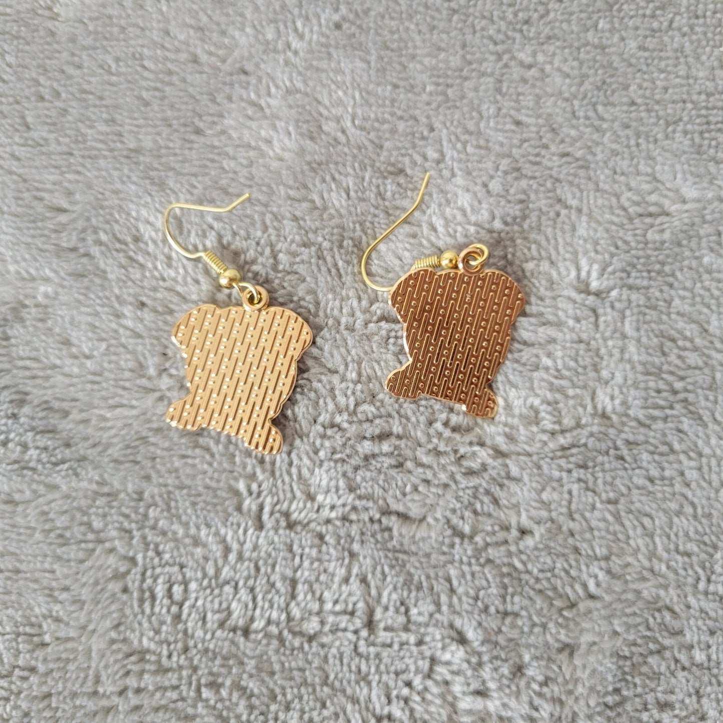 Bull Dog Dogs Puppies Earrings One Pair Gold Tone Dangle Fish Hook Novelty Fun