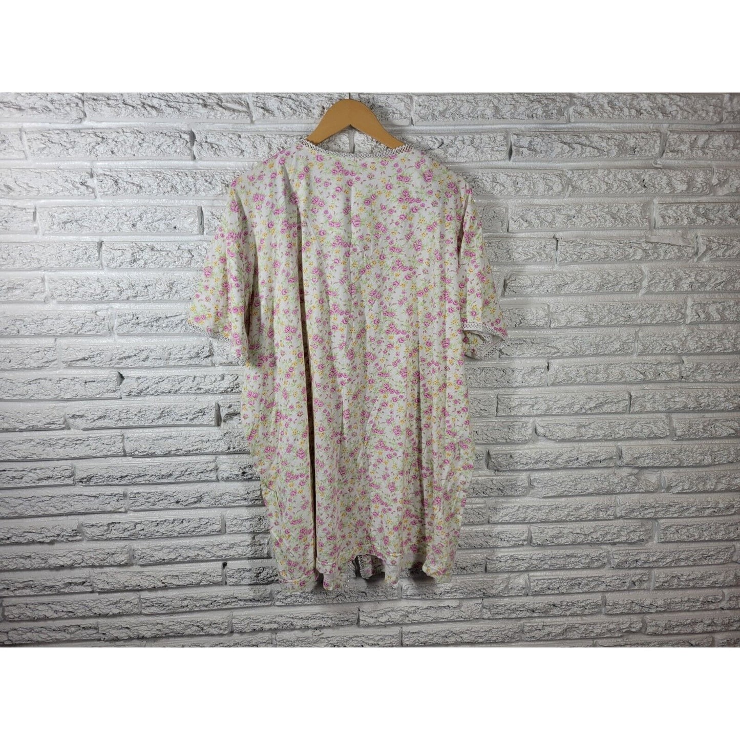Secret Treasures Women Robe 2X Plus Short Sleeve Button Pink Floral Lightweight