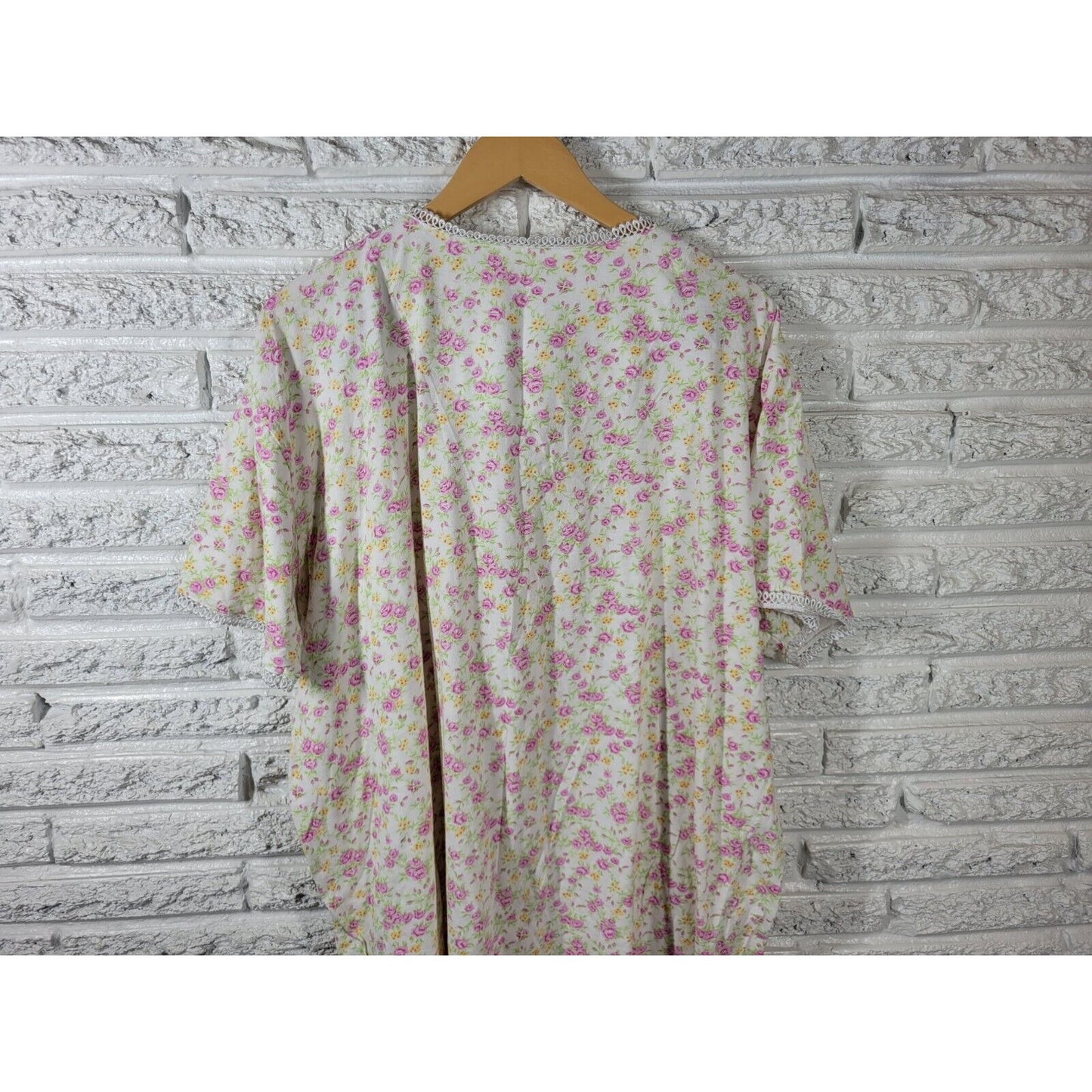 Secret Treasures Women Robe 2X Plus Short Sleeve Button Pink Floral Lightweight