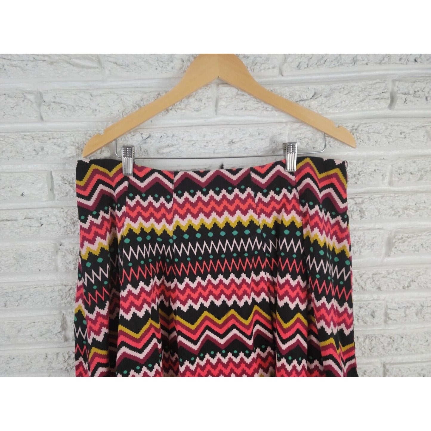 Forever 21 Womens Skirt Extra Large Mini Flare Cotton Red Geometric Casual