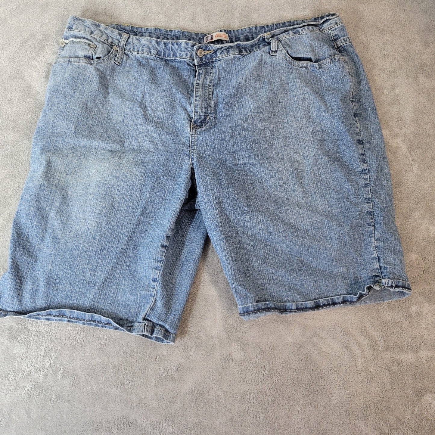 Faded Glory Womens Shorts 24W Plus Medium Blue Denim Wash Zip Fly Comfy Casual