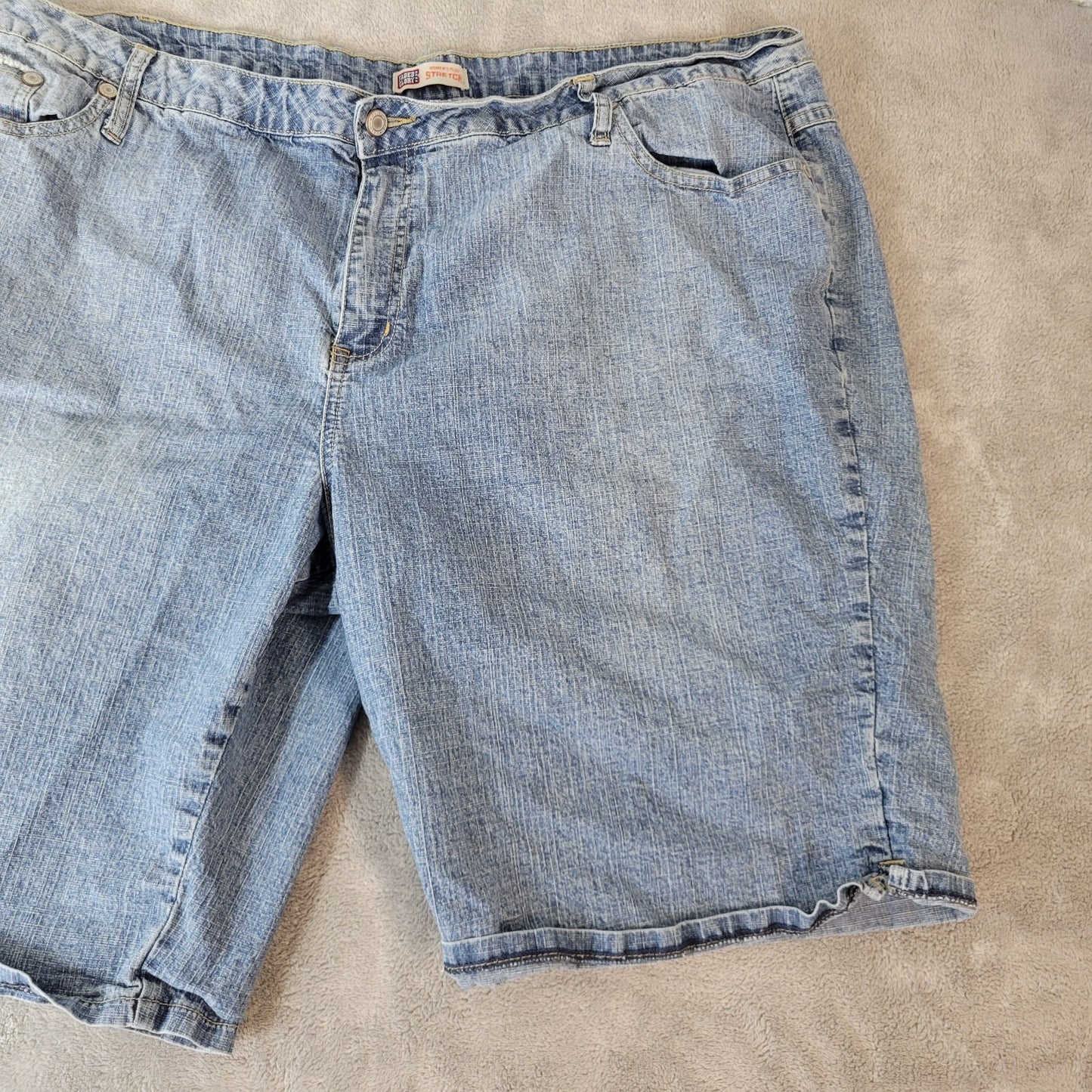 Faded Glory Womens Shorts 24W Plus Medium Blue Denim Wash Zip Fly Comfy Casual