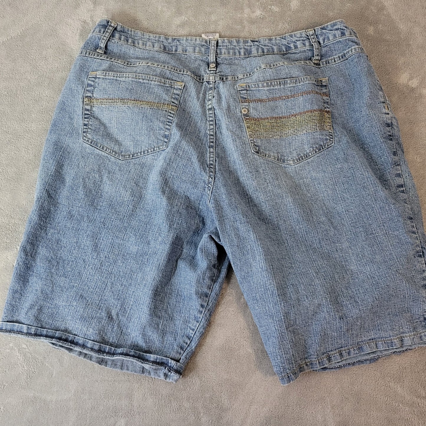 Faded Glory Womens Shorts 24W Plus Medium Blue Denim Wash Zip Fly Comfy Casual