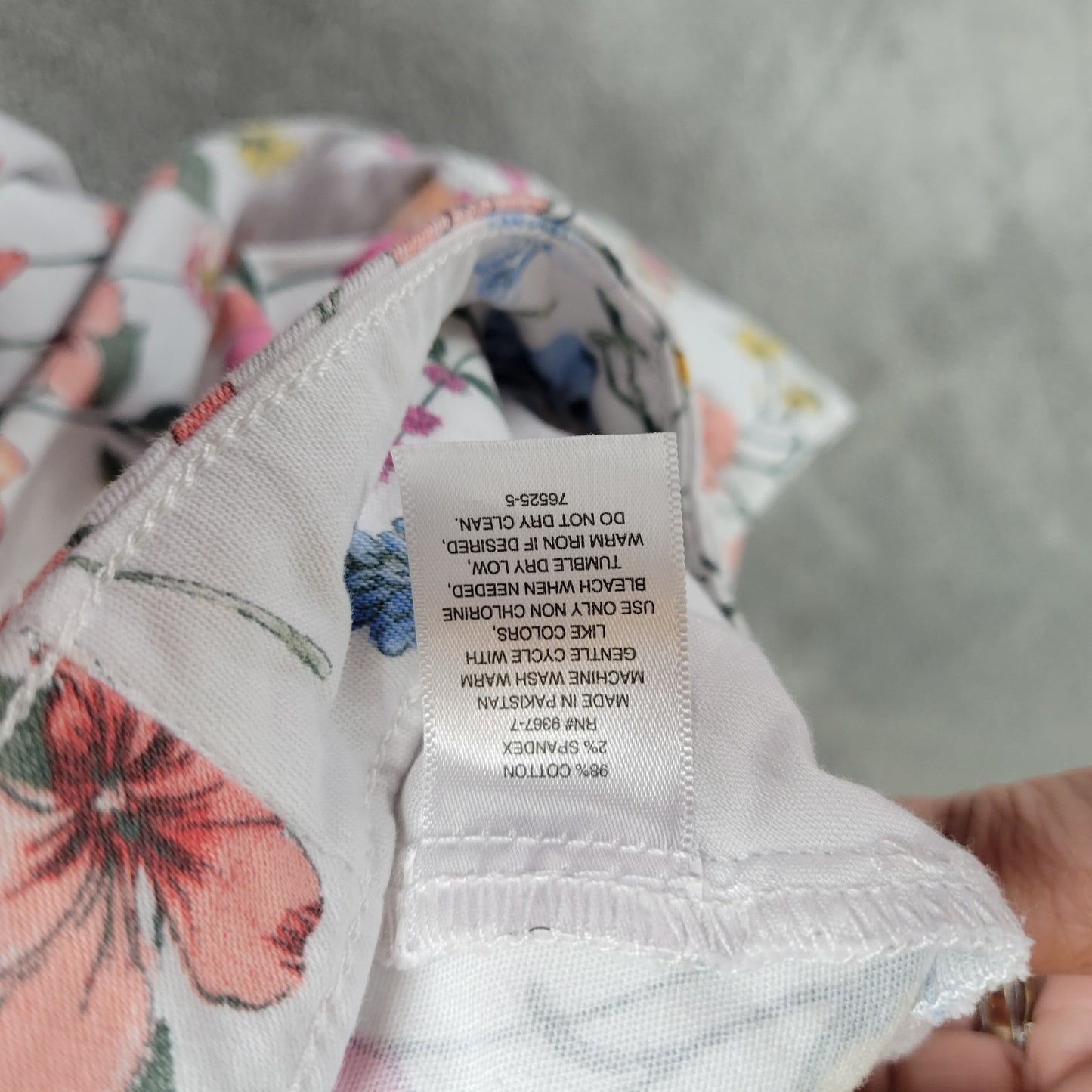 St Johns Bay Womens Pants 22W Plus Capri Pink Blue Floral Zip Fly Pockets Casual