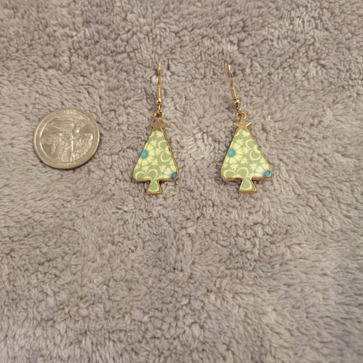 Christmas Trees #8 Womens Earrings One Pair Green Floral Hanging Holiday
