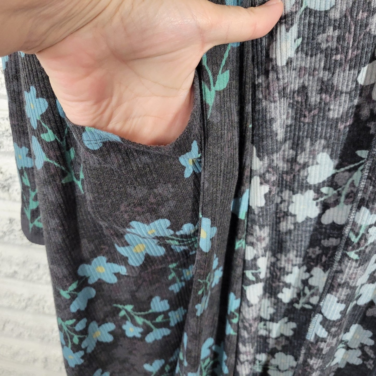 Lularoe Womens Top Extra Large XL Cardigan Open Blue Floral Pockets Poly Blend