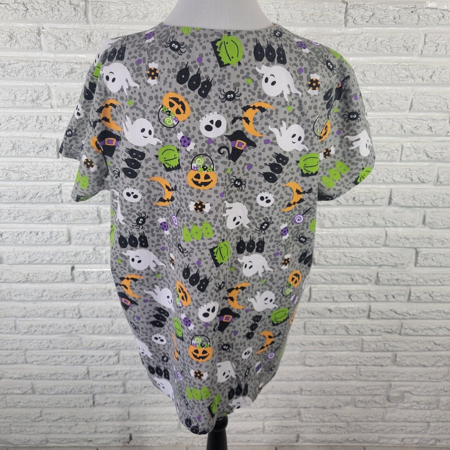 Halloween Cassandra O Unisex Scrub Top XL Gray Lightweight Ghost Frankenstein